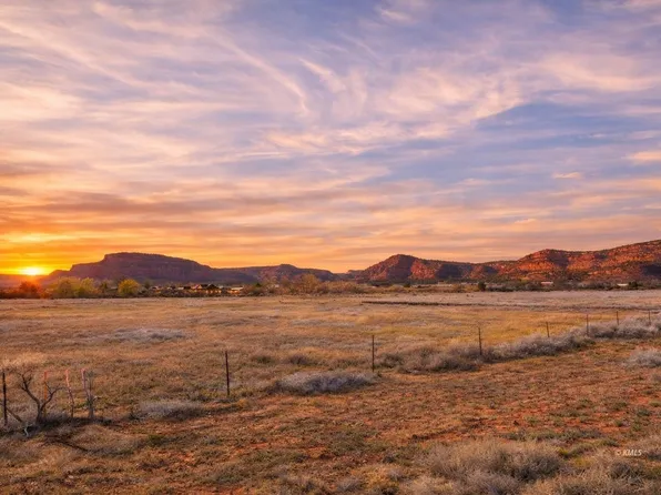 Crescent Butte Trl, Kanab, UT 84741