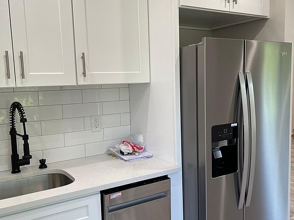 5th image of 207 Woodward St Floor 2