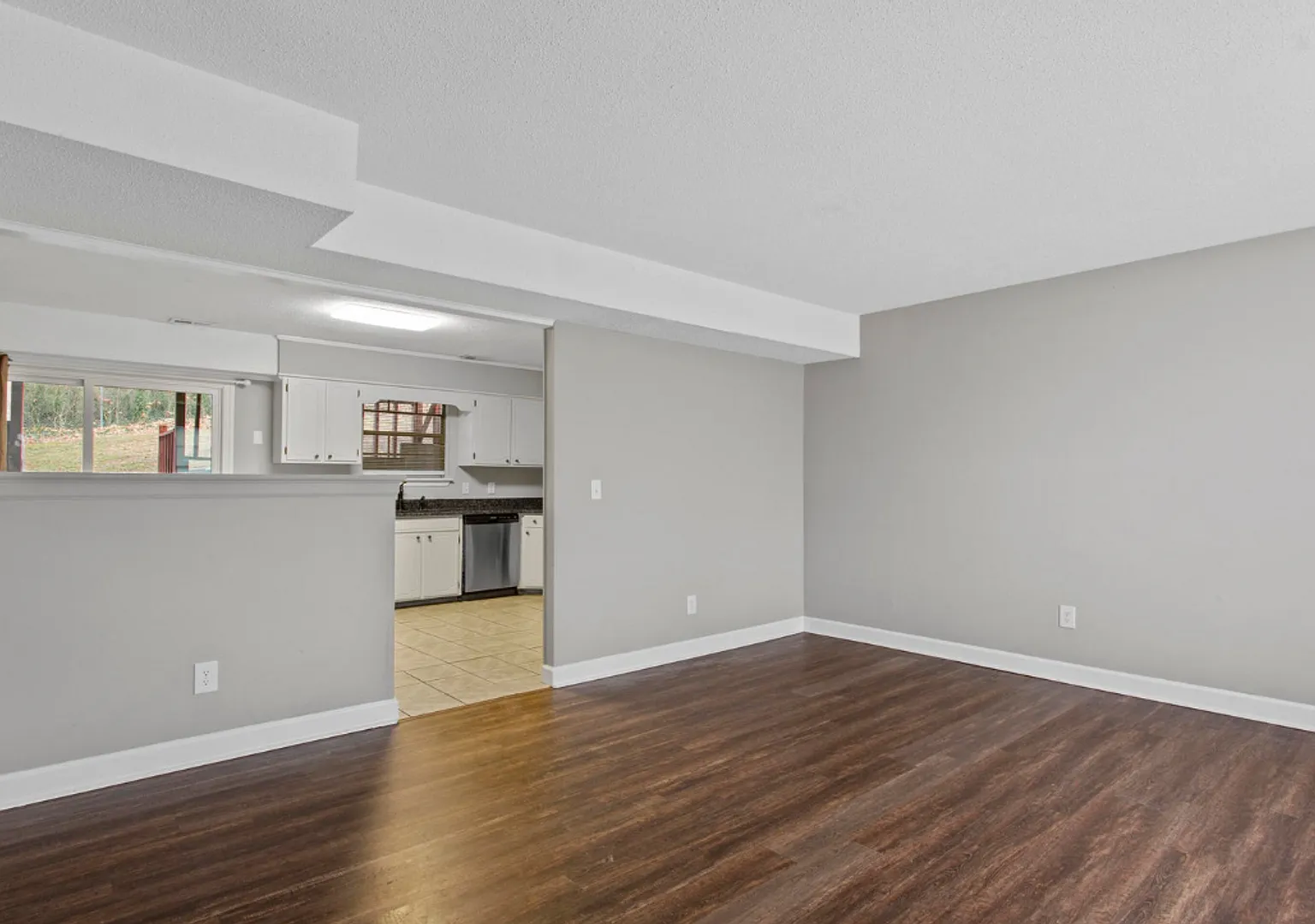 4 Bedroom Home! One month free! Spacious and Pet Friendly — Photo 2
