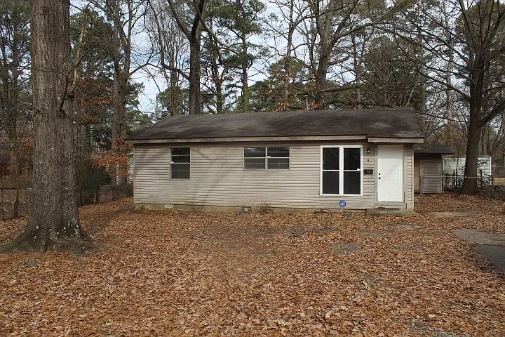 6 York Dr