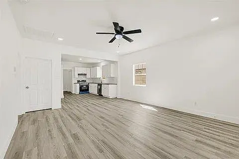7926 Hudson St — Photo 16