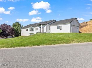 900 Majesty Heights Dr, Yakima, WA