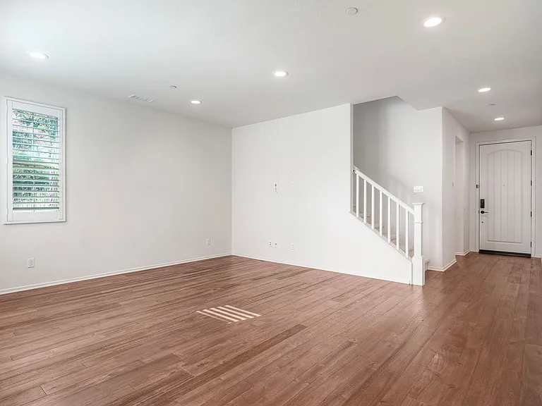 729 Merit Dr — Photo 3