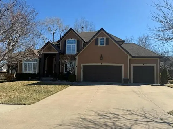 225 NE Misty Meadow Dr, Lees Summit, MO 64064