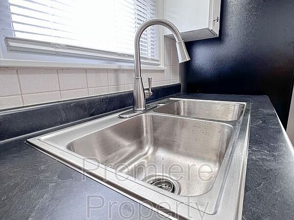 5th image of 4740 Cedar St