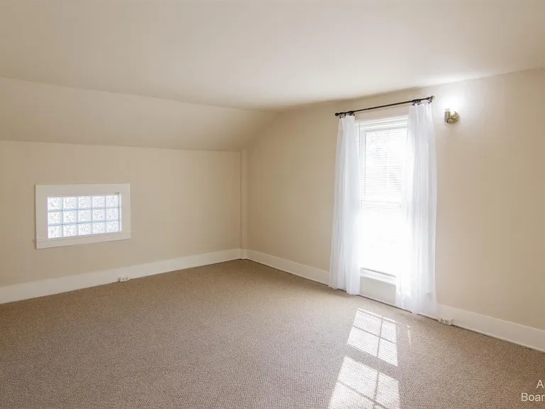 5071 Plymouth Rd — Photo 27