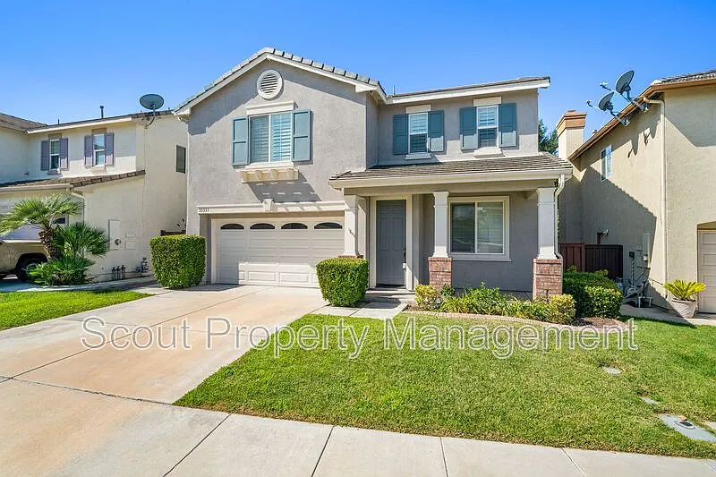4 bed, 2.5 bath, 2478 sqft, $3,400 — Photo 2