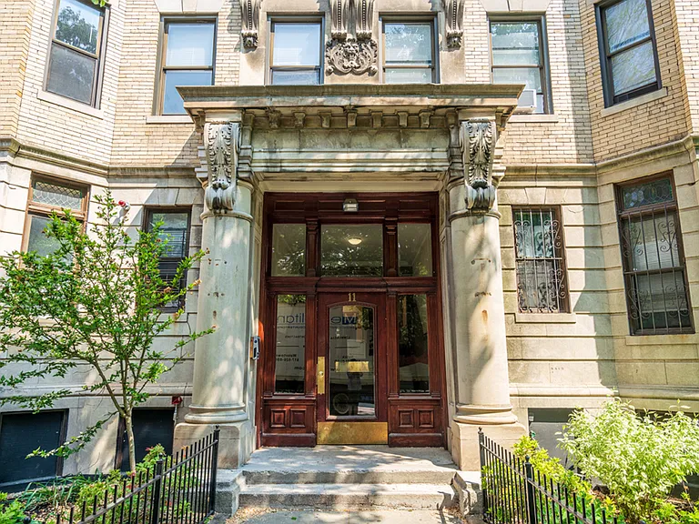 56 Queensberry St #3 — Photo 2