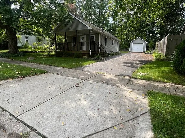 930 S Barnes St, Mason, MI 48854