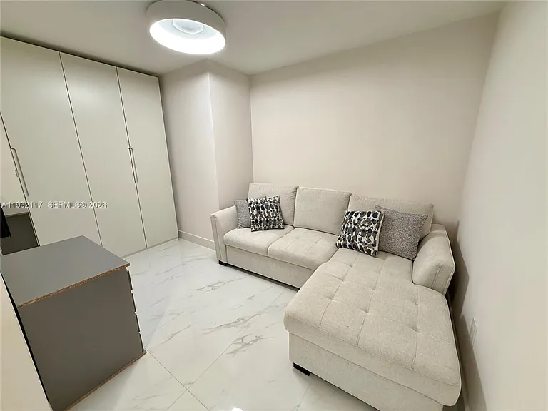 700 NE 24th St #3802 — Photo 15