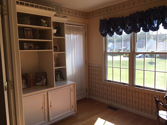2nd image of 1725 W Lakeview Dr Unit 6