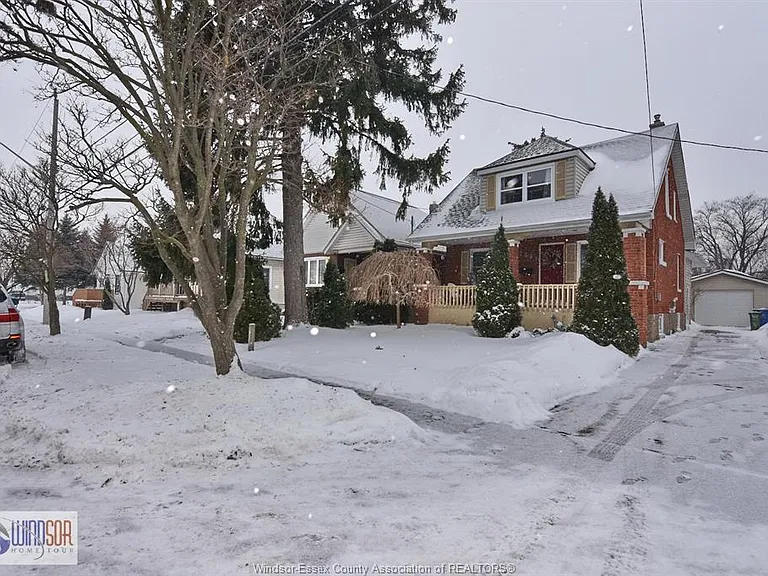2471 Pillette Rd — Photo 2