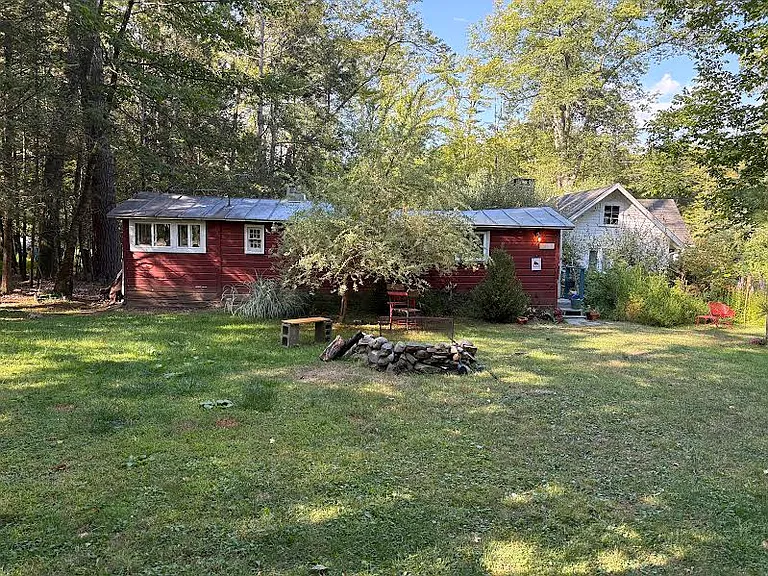 24 Hasbrouck Ln — Photo 2
