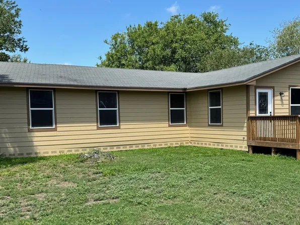 601 Mesquite, George West, TX 78022