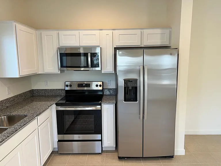 2280 W Laurie Ln — Photo 5