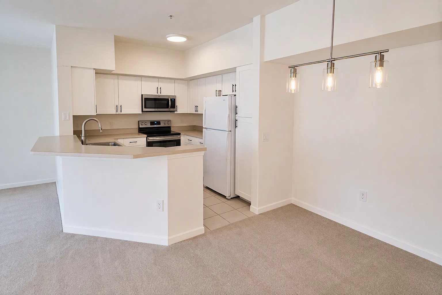 1 bed, 949 sqft, $1,600 — Photo 1