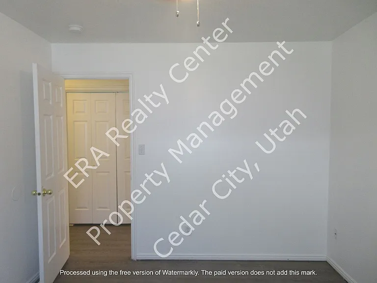 527 E 2015 N — Photo 13
