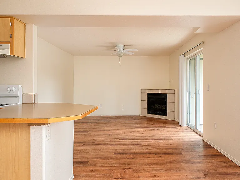 Corporate Woods Apartments — Photo 22