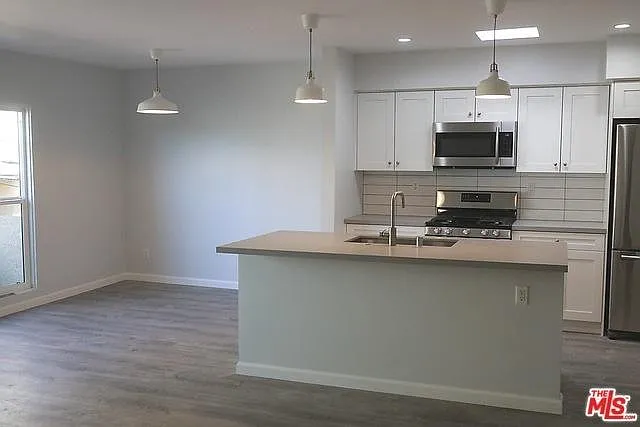 1020 Granville Ave #302 — Photo 2