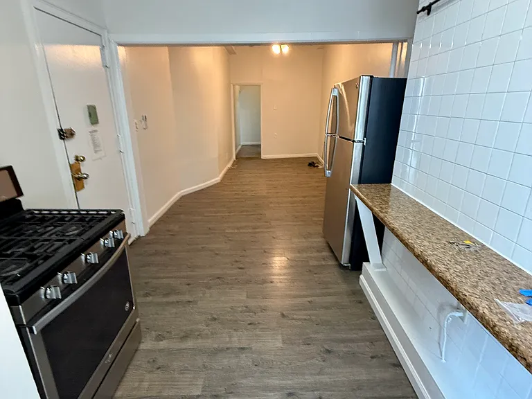 14 Wilson Ave #1R — Photo 4