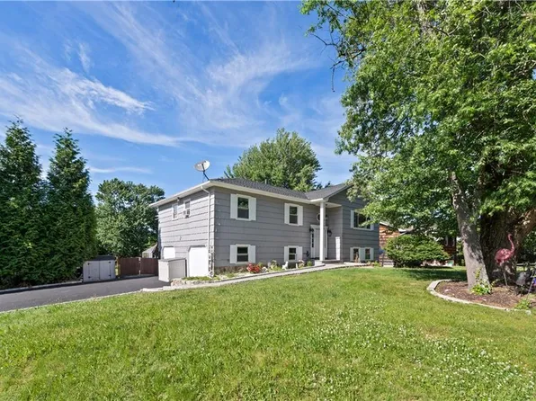 3185 Amelia Dr, Mohegan Lake, NY 10547