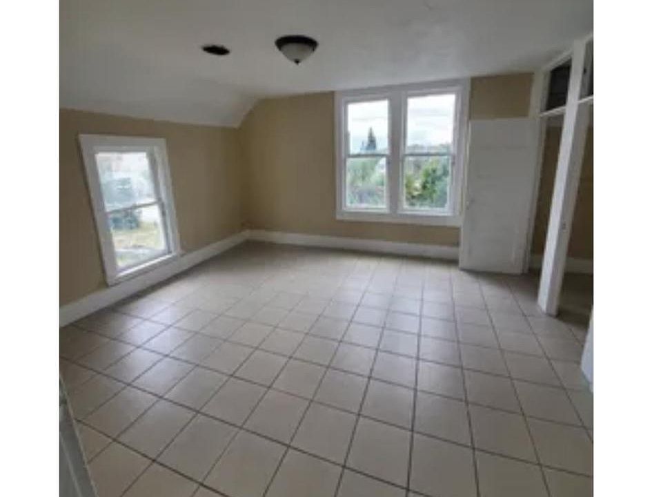 2nd image of 21 S Peninsula Dr