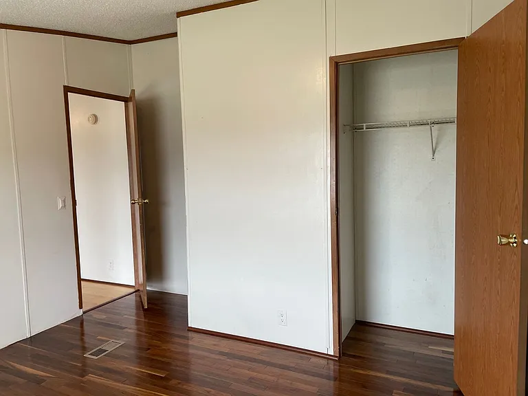 102 Shelby St — Photo 11