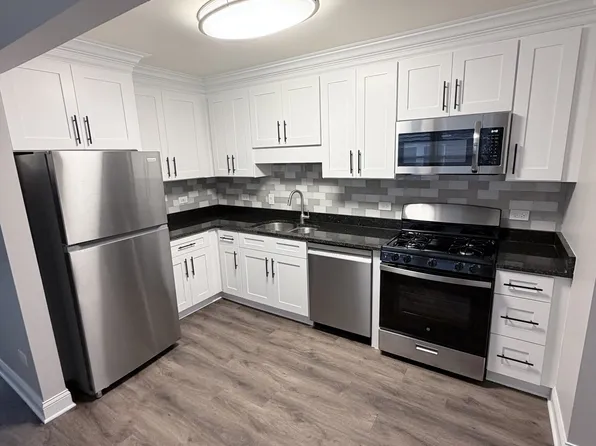 2310 Burlington Ave APT 2E, Downers Grove, IL 60515