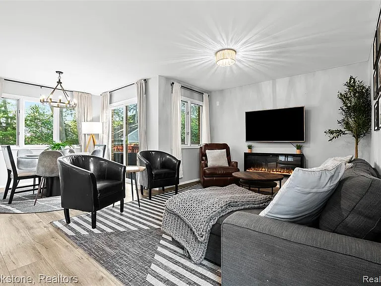 400 La Plaza Ct — Photo 11