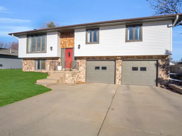1707 W 41st St, Kearney, NE 68845