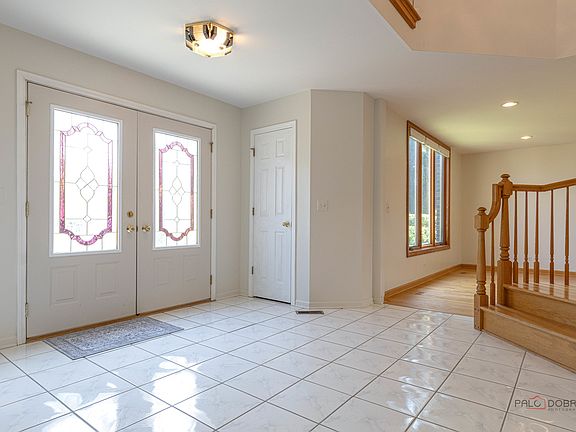 3rd image of 810 Edgemere Rd