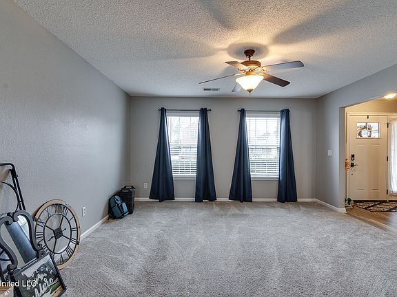 5th image of 7462 Hunters Horn Dr