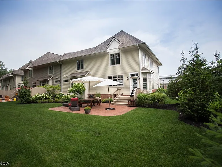 216 Ashbourne Dr — Photo 26