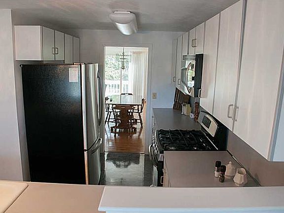 4th image of 29 Waterview Dr Unit B