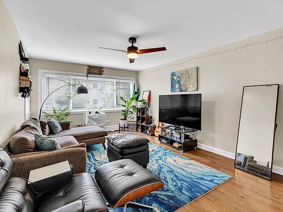 2nd image of 1657 W Farwell Ave APT 2D