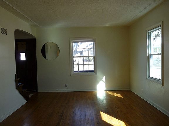 Front Rm 12+' x 20.6'