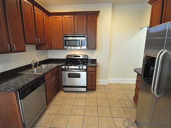 2nd image of 1047 E Main St
