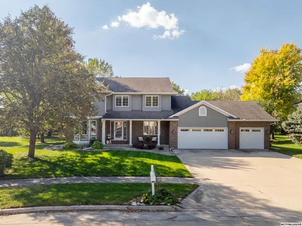 6 Deer Creek Ct, Mason City, IA 50401