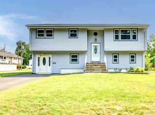 107 Rock Ln, Middlesex, NJ 08846