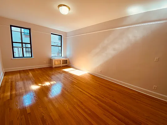 Rented by Metropolis Real Estate of Manhattan | media 1