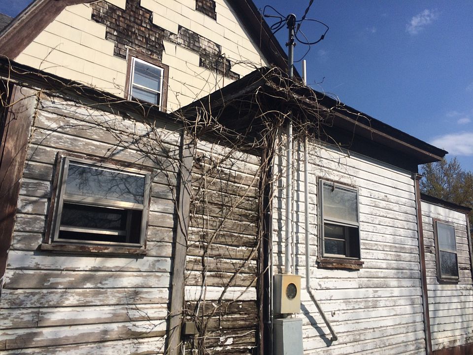 2nd image of 901 Brunson