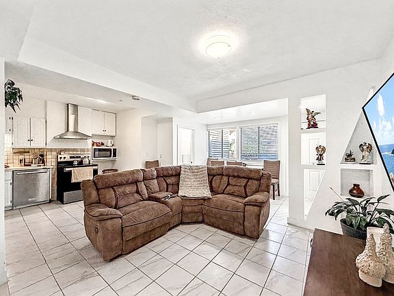 4th image of 1203 Bennington St #1203