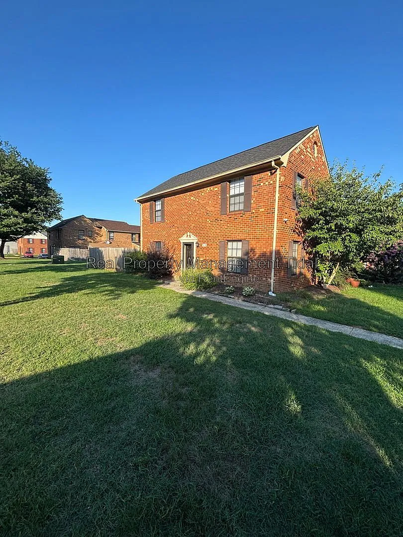 3 bed, 1.5 bath, 1440 sqft, $1,800 — Photo 3