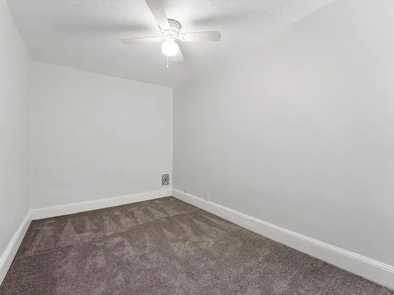 5538 Walton Ave — Photo 12