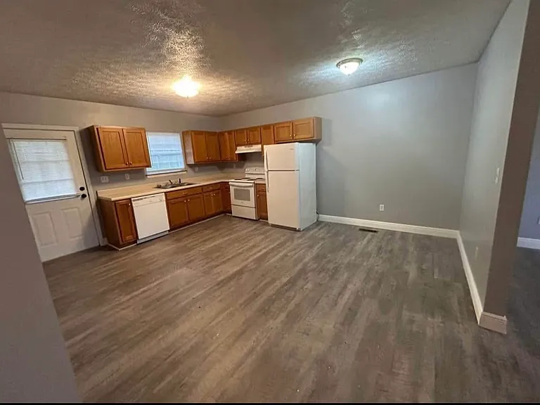 230 County Road 324 — Photo 2
