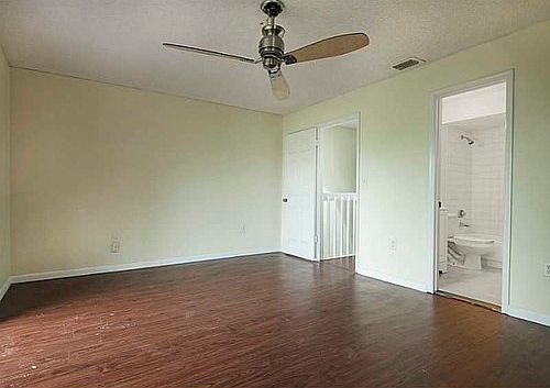 3rd image of 1039 NE 210th Ter