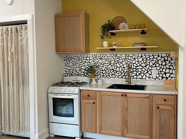 1306 W Main St #1