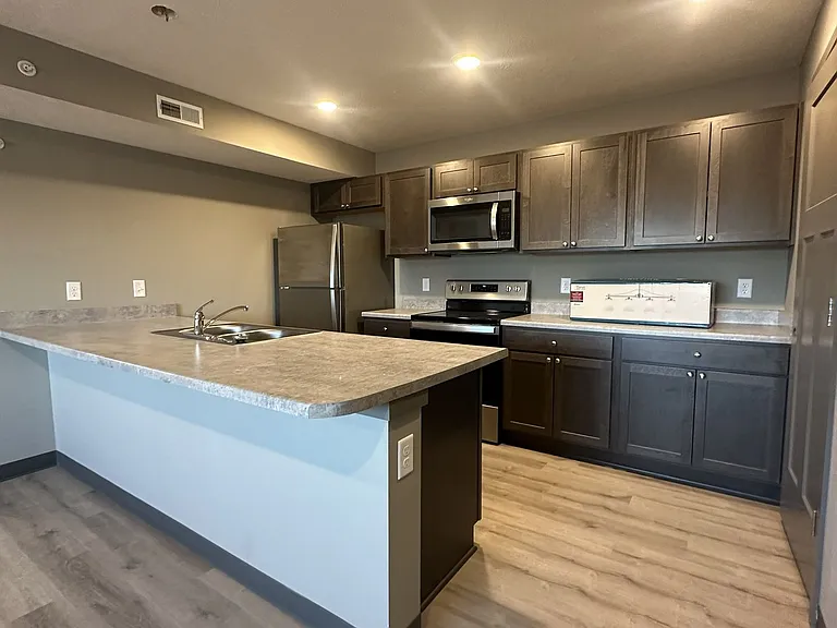 2710 Starr St — Photo 1