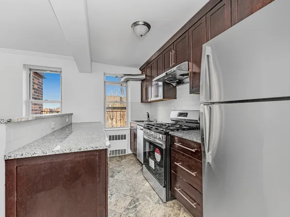 67-07 Yellowstone Boulevard image 1 of 6