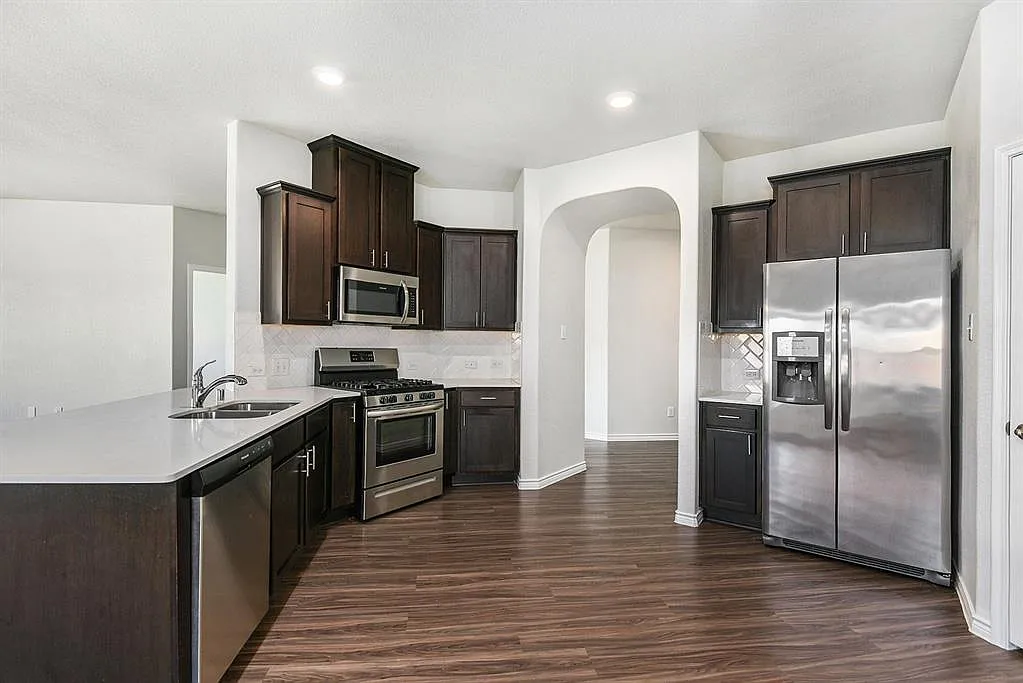 3 bed, 1772 sqft, $2,300 — Photo 2